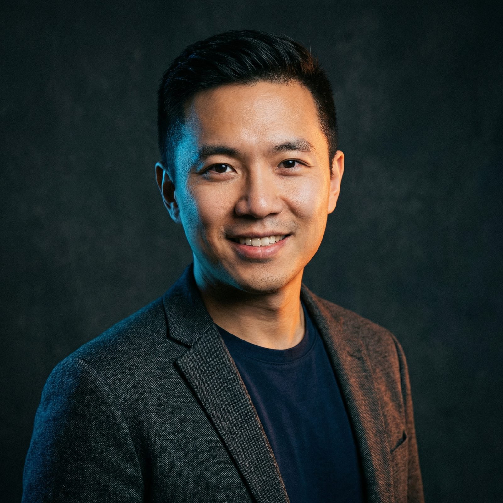 少妇影视传媒资深制片人王浩然